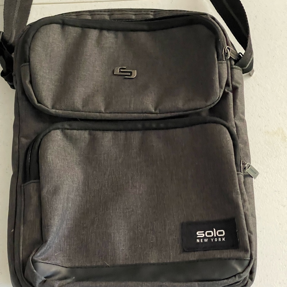 Solo New York Ludlow Universal Tablet Sling Bag - Picture 2 of 3